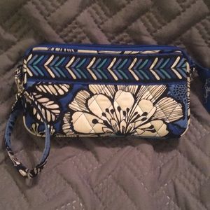 Vera wristlet